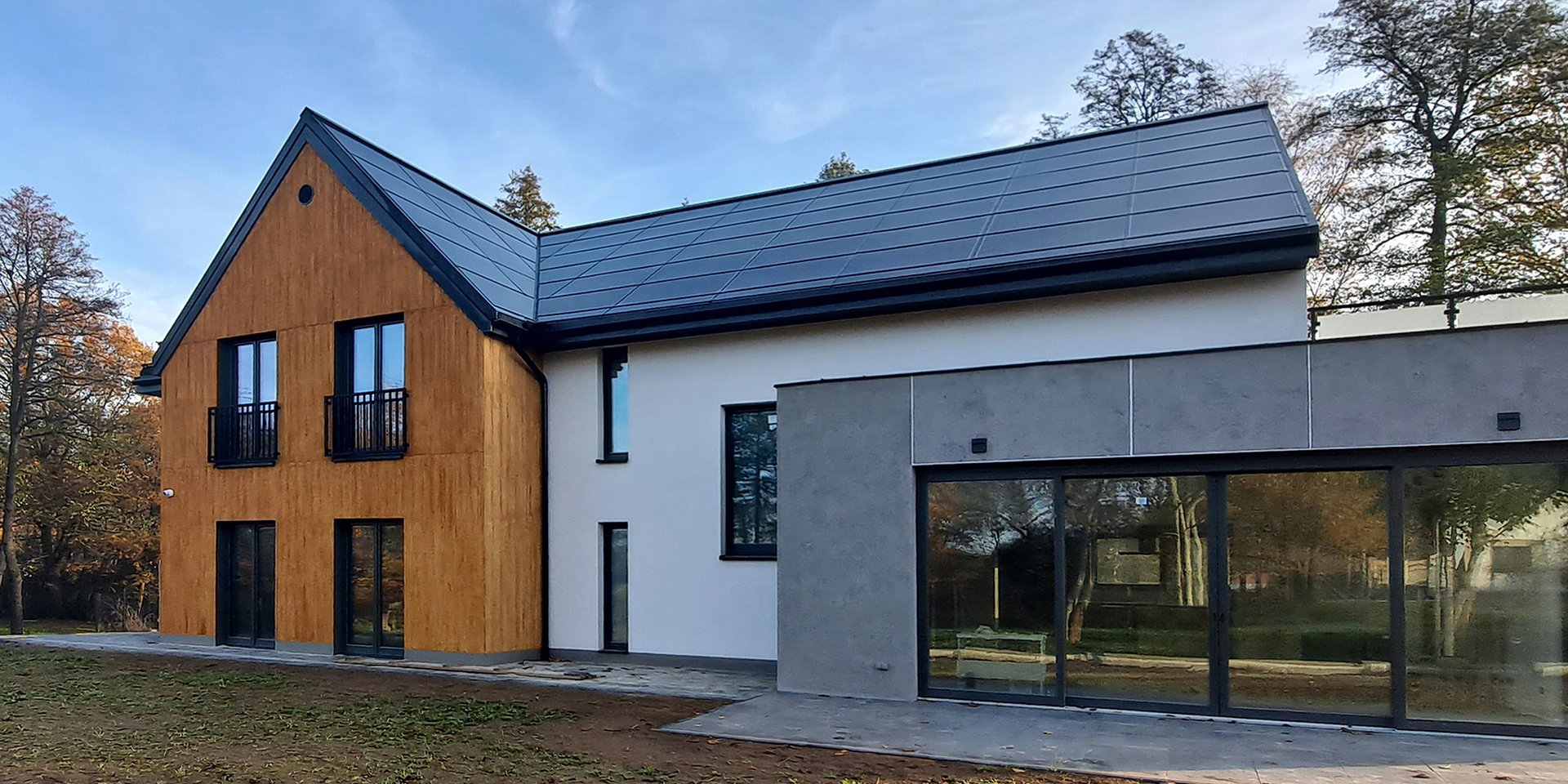 Nowoczesna elegancja z dachem solarnym w Małopolsce