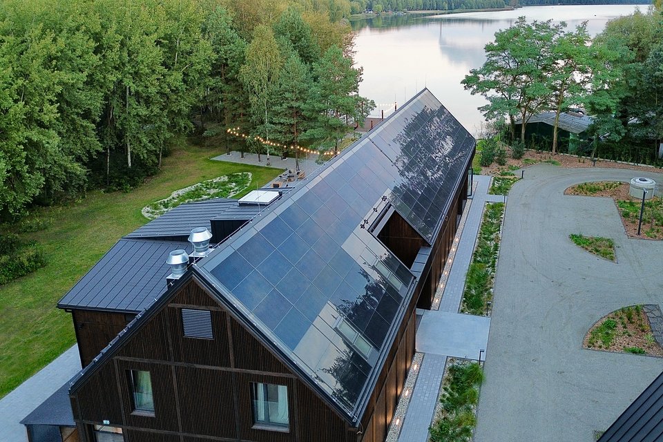 Boho Pogoria z dachem solarnym SunRoof: estetyka, realne korzyści i energia ze słońca.