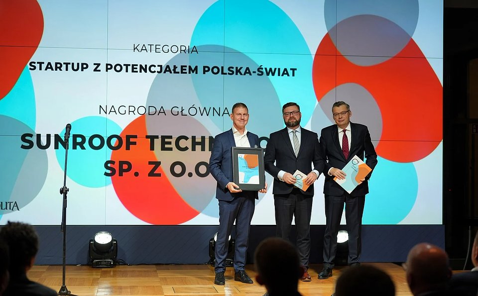 Nagrodę główną w kategorii: Startup z potencjałem Polska–Świat odebrał Jarosław Wyrzykowski, Head of Sales, SunRoof